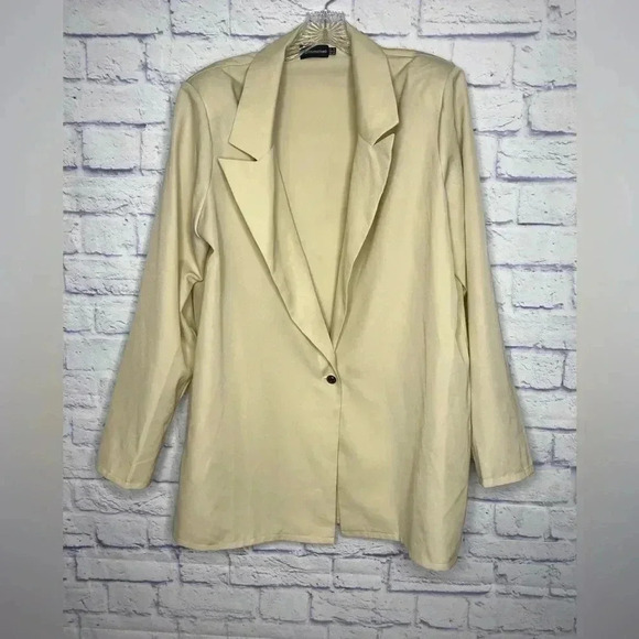 Pretty Little Thing Stone Oversized Drapey Button Detail Blazer - Picture 2 of 5
